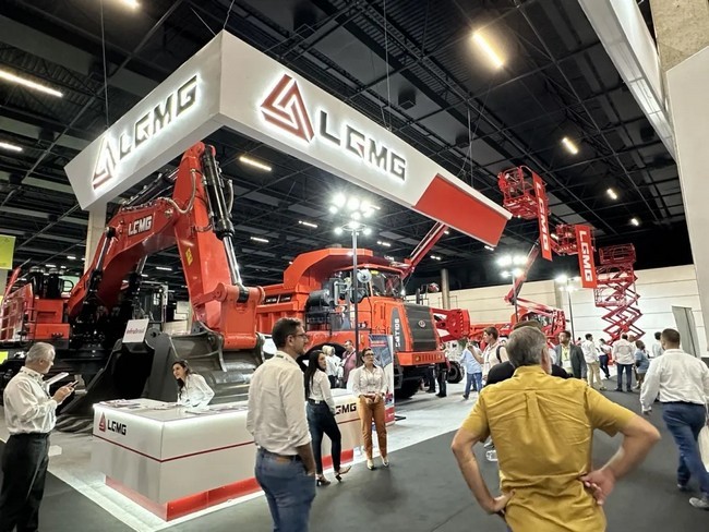 明星产品引领行业革新风潮！j9九游会重机闪耀巴西展！